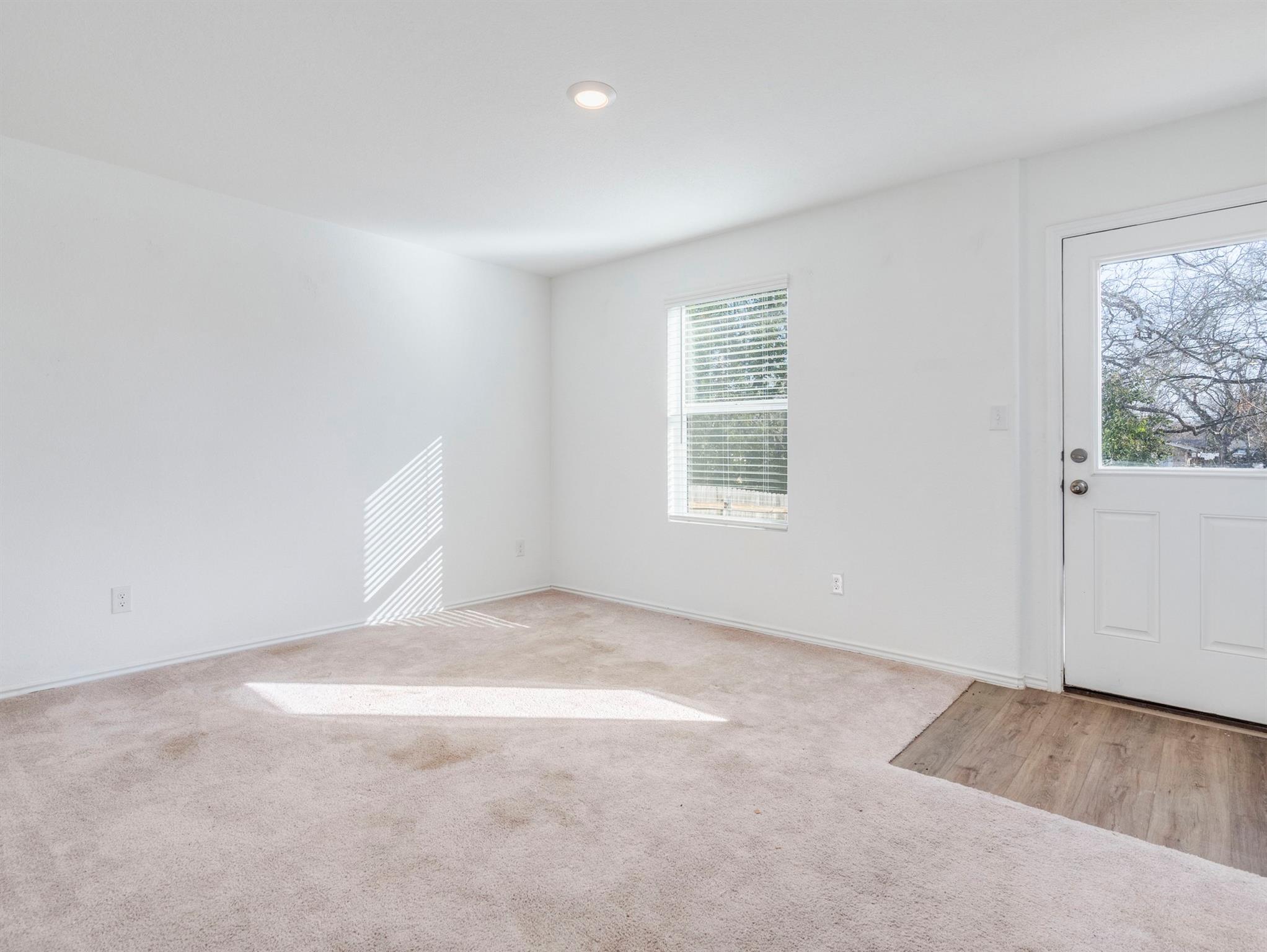 41 Trinity Cir, Lockhart, TX 78644