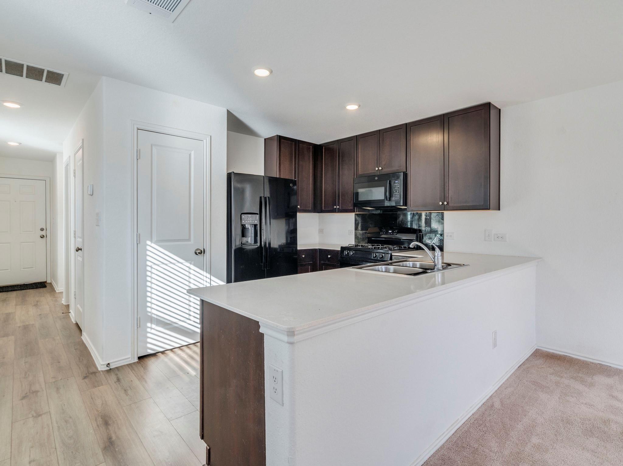 41 Trinity Cir, Lockhart, TX 78644