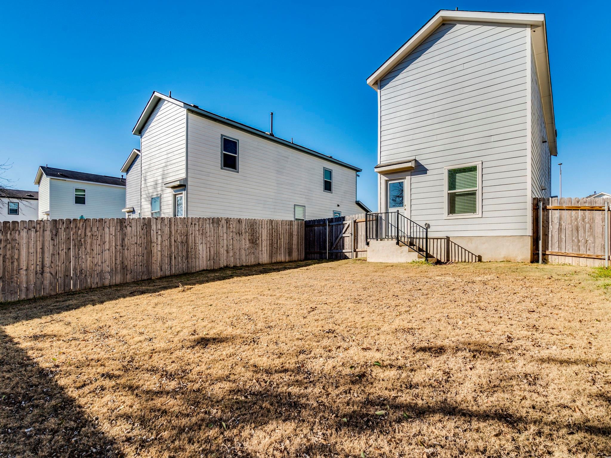 41 Trinity Cir, Lockhart, TX 78644