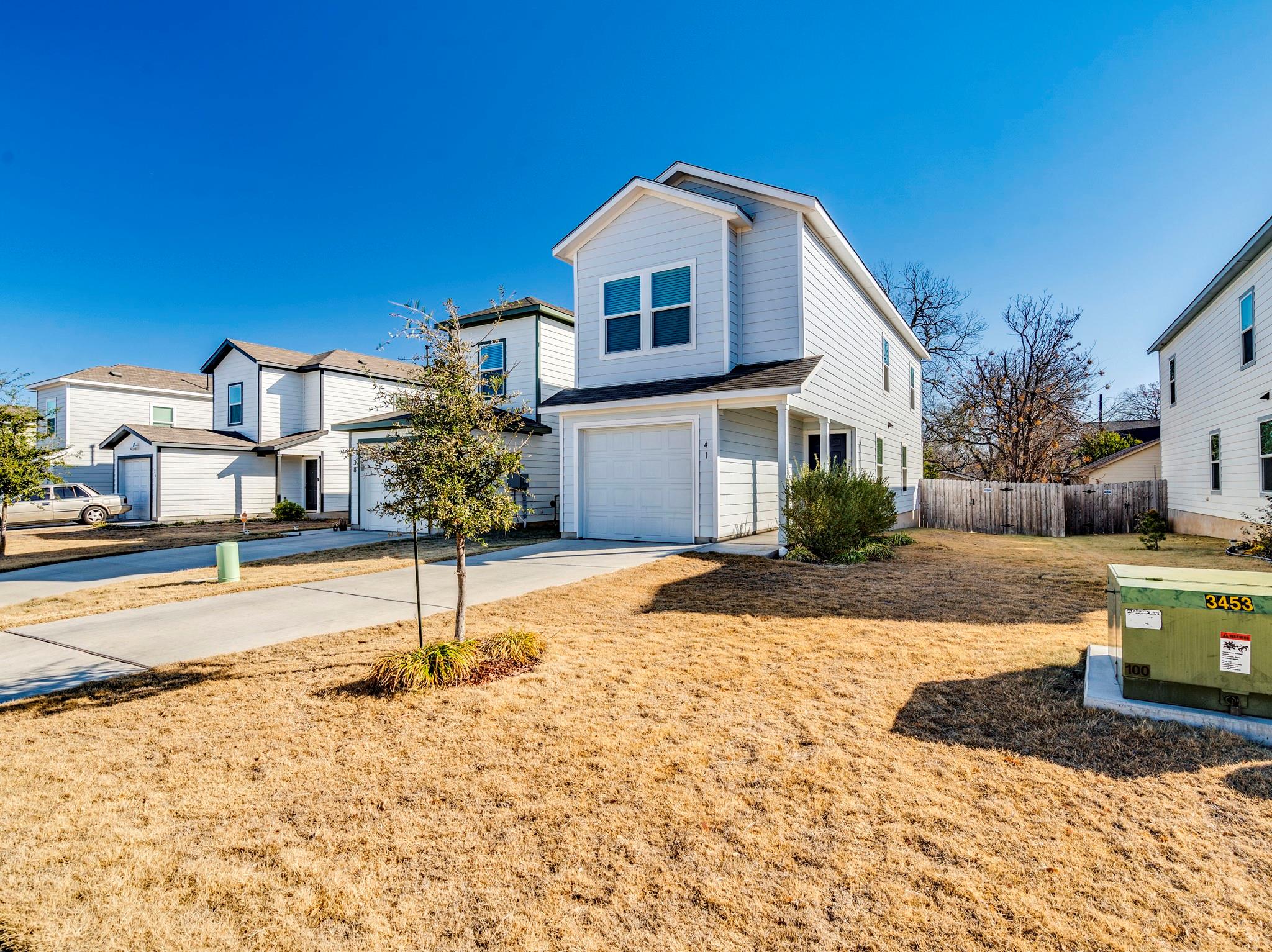 41 Trinity Cir, Lockhart, TX 78644