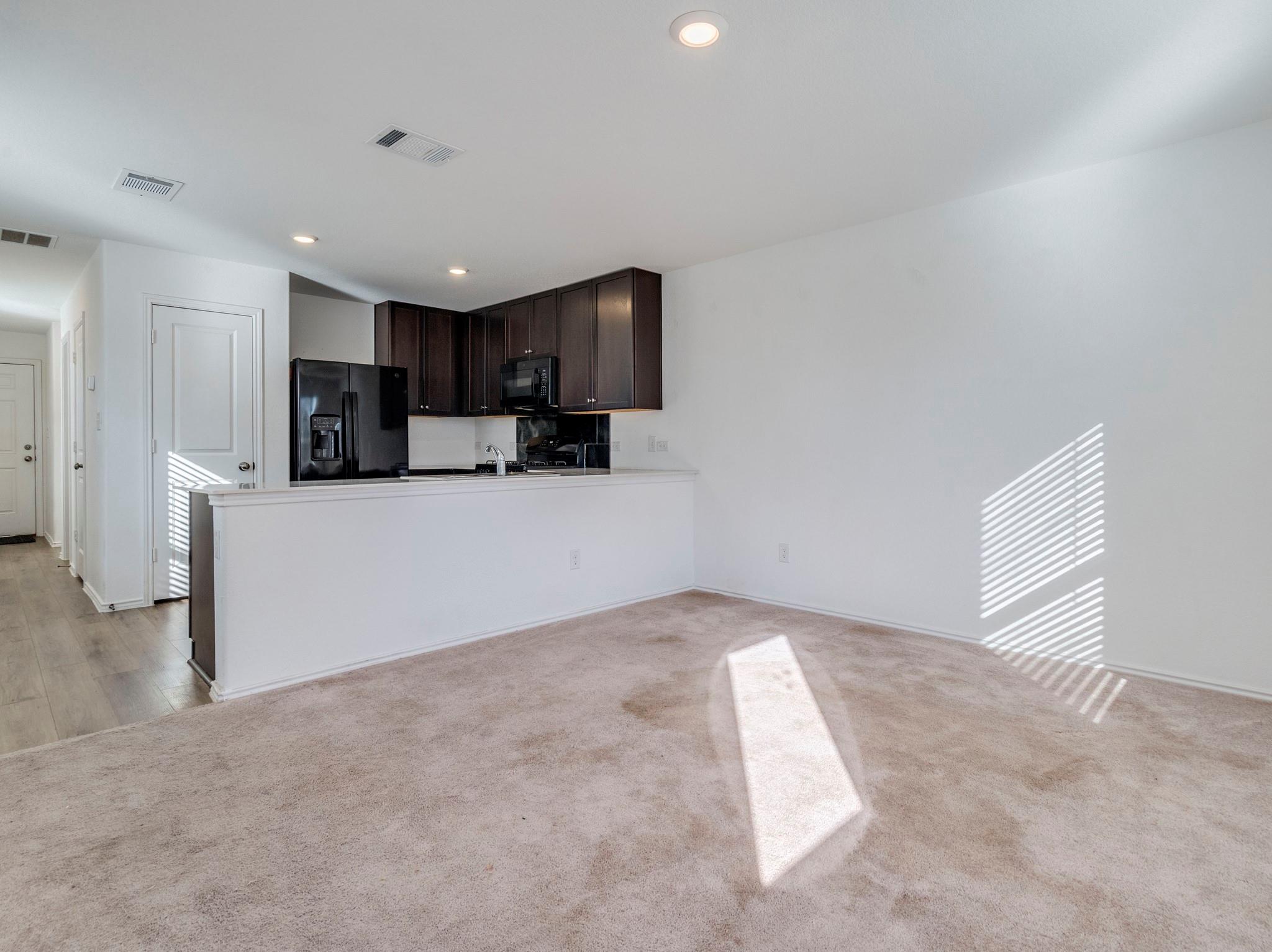 41 Trinity Cir, Lockhart, TX 78644