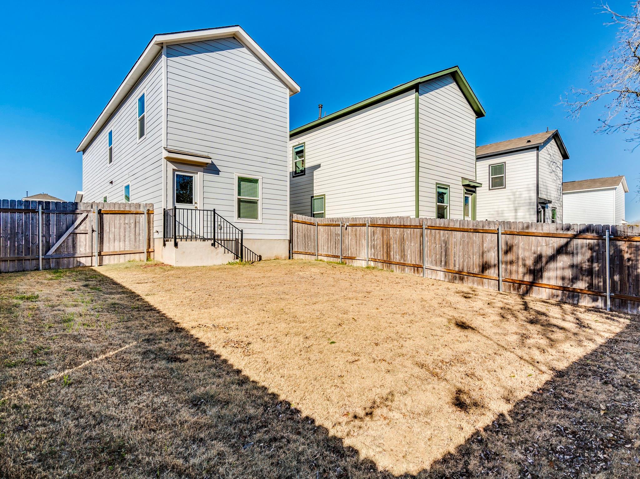 41 Trinity Cir, Lockhart, TX 78644
