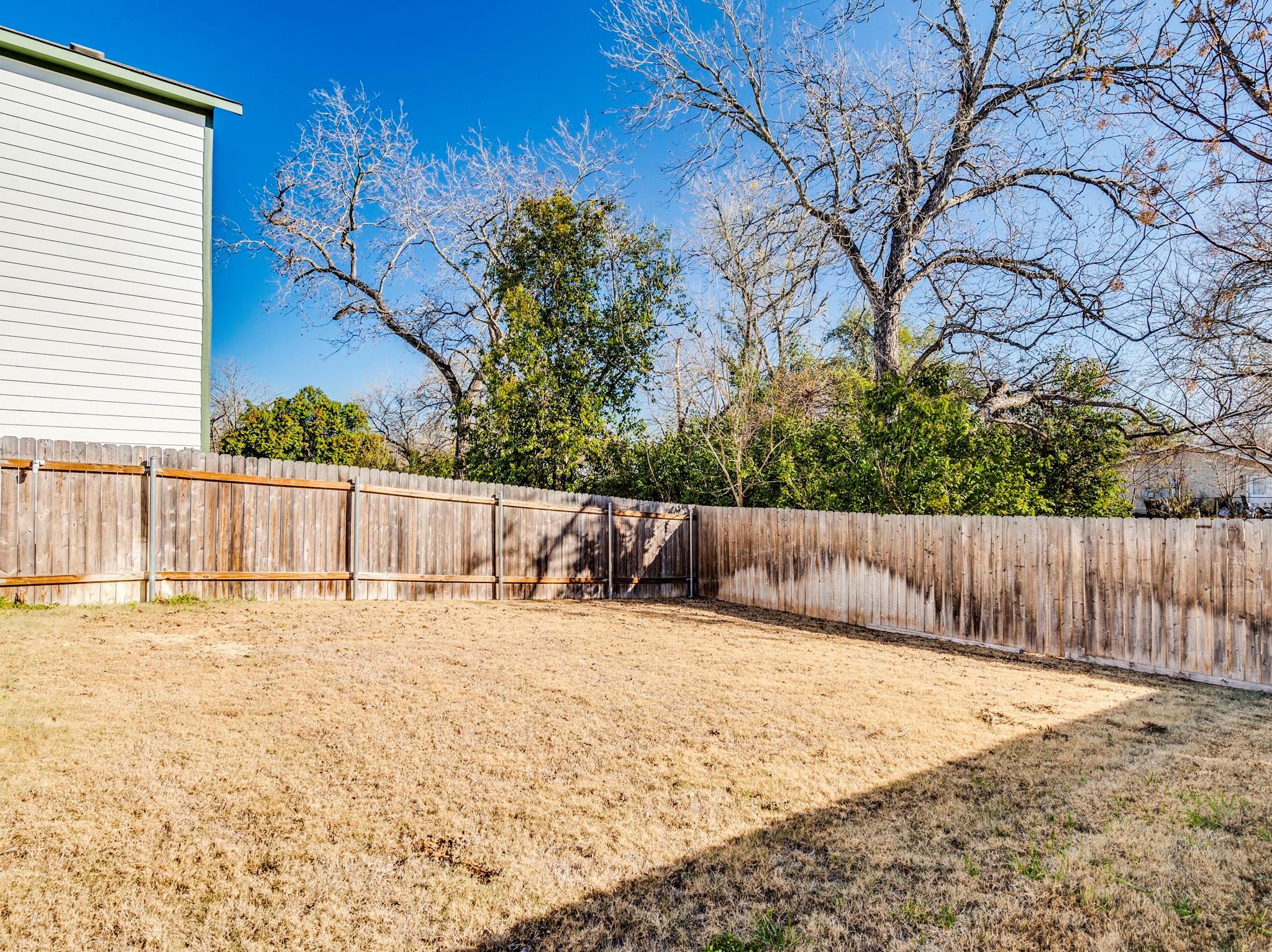 41 Trinity Cir, Lockhart, TX 78644