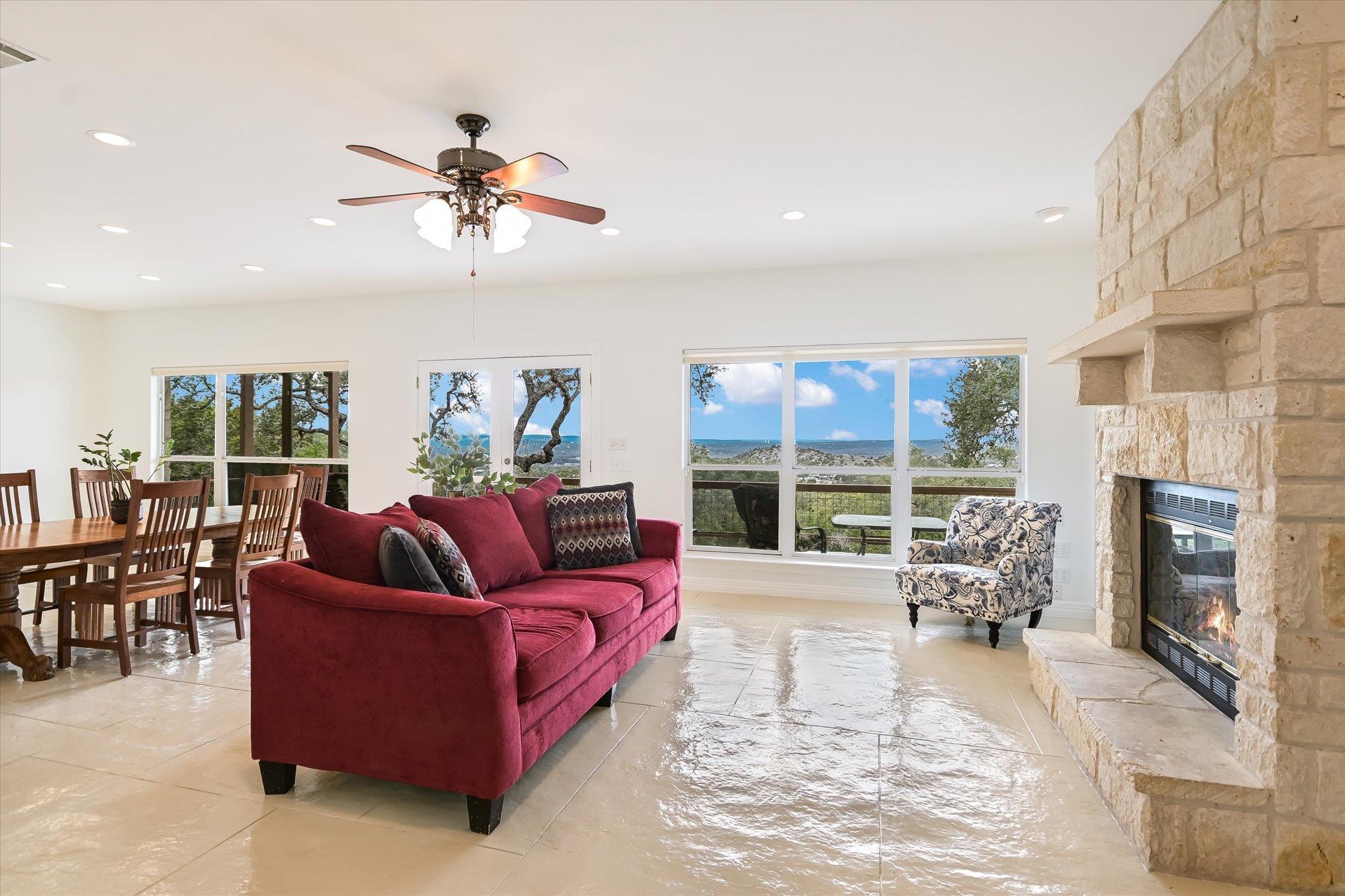 816 BUTTERCUP Ln, Wimberley, TX 78676