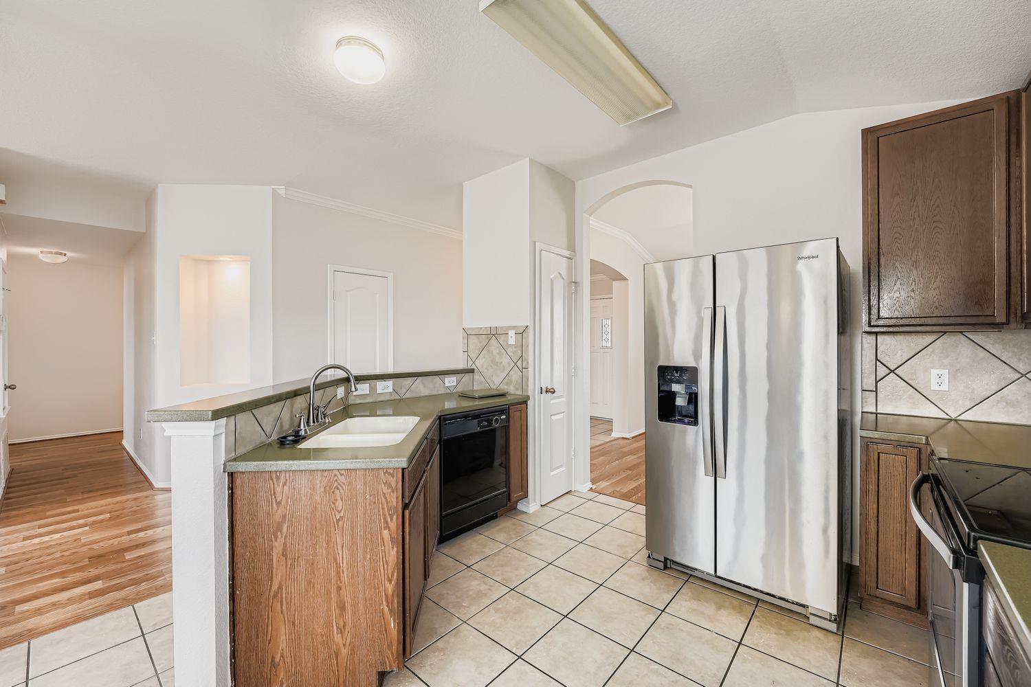 302 Floating Leaf Dr, Hutto, TX 78634