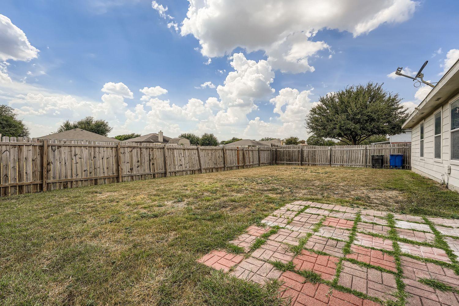302 Floating Leaf Dr, Hutto, TX 78634