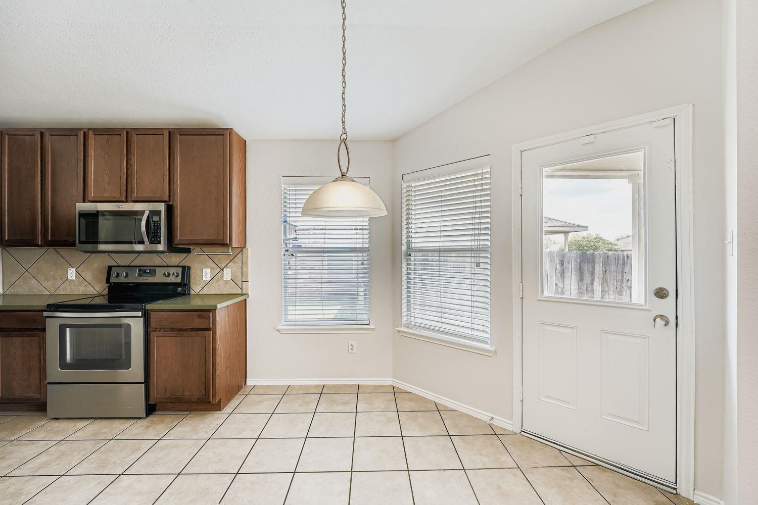 302 Floating Leaf Dr, Hutto, TX 78634