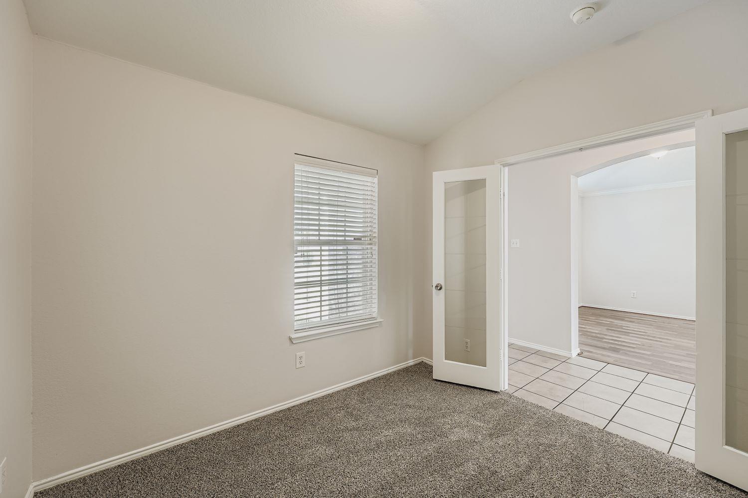 302 Floating Leaf Dr, Hutto, TX 78634