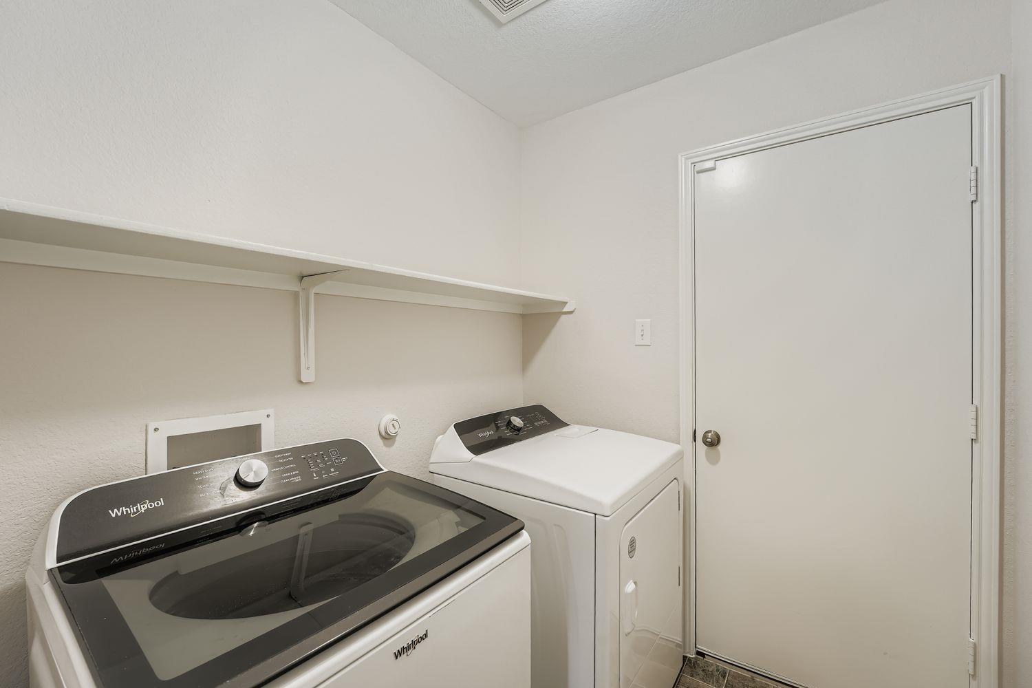 302 Floating Leaf Dr, Hutto, TX 78634