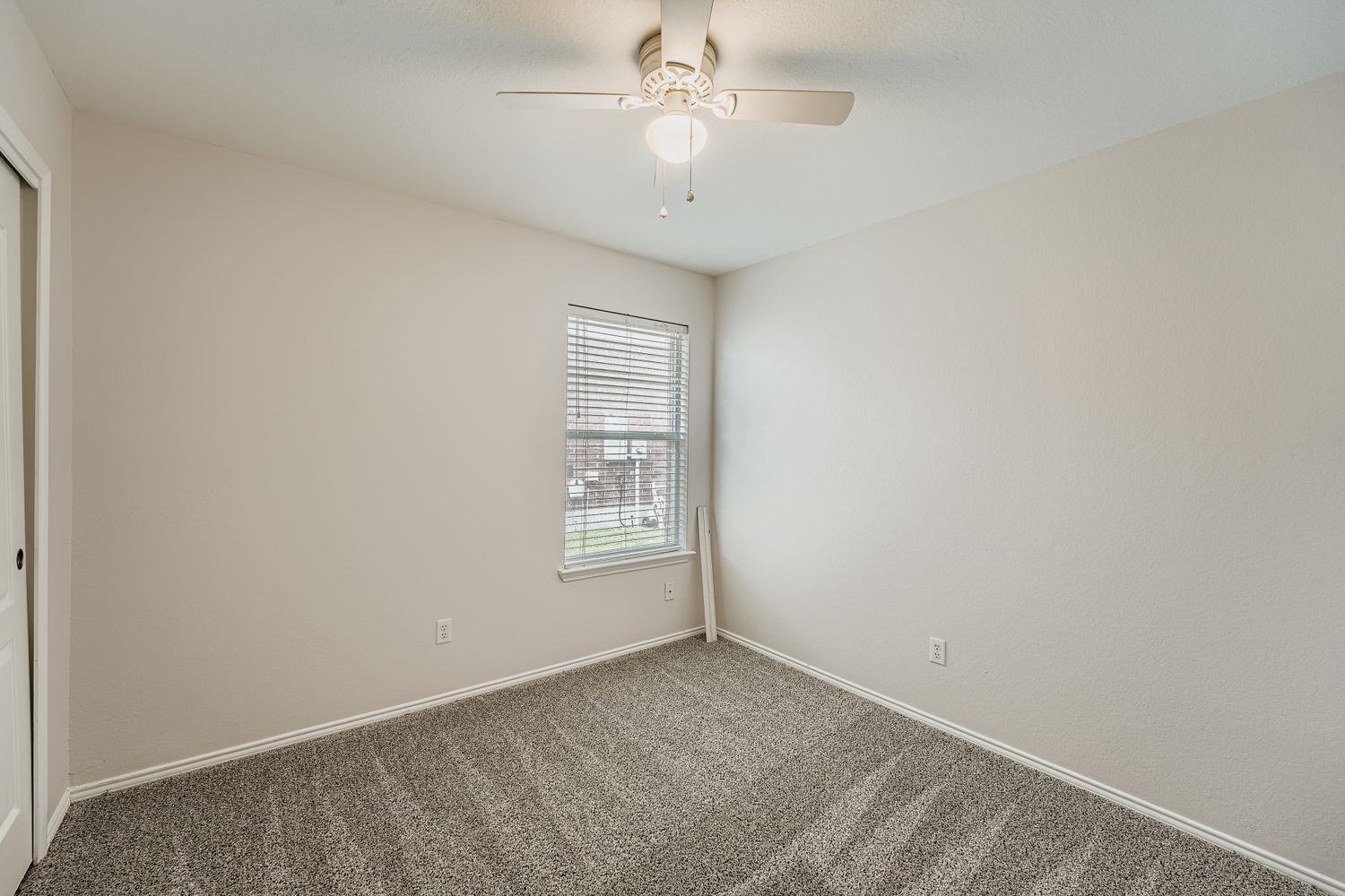 302 Floating Leaf Dr, Hutto, TX 78634