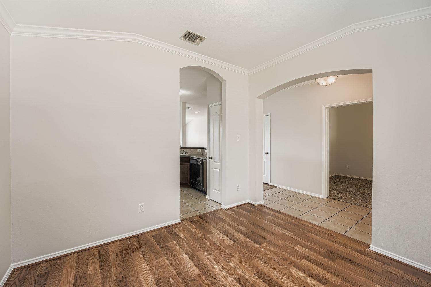 302 Floating Leaf Dr, Hutto, TX 78634