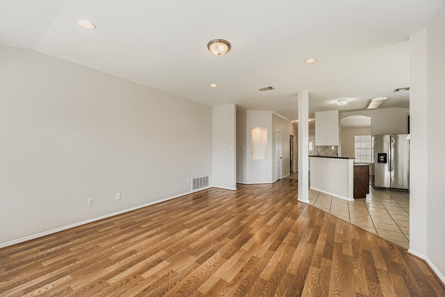 302 Floating Leaf Dr, Hutto, TX 78634