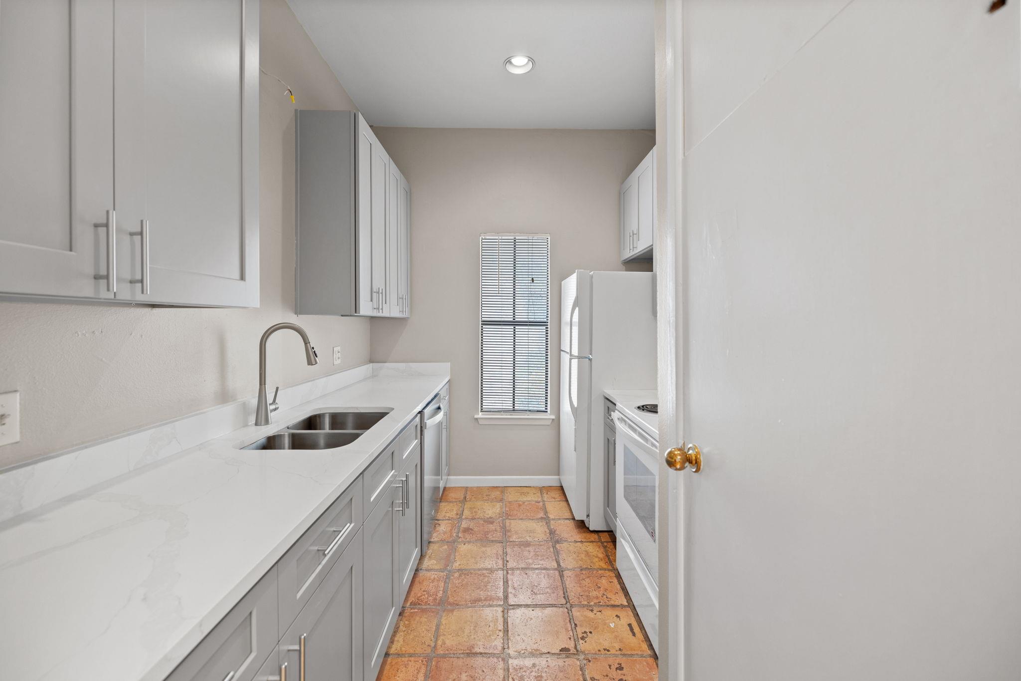 712 GRAHAM Pl # 302, Austin, TX 78705