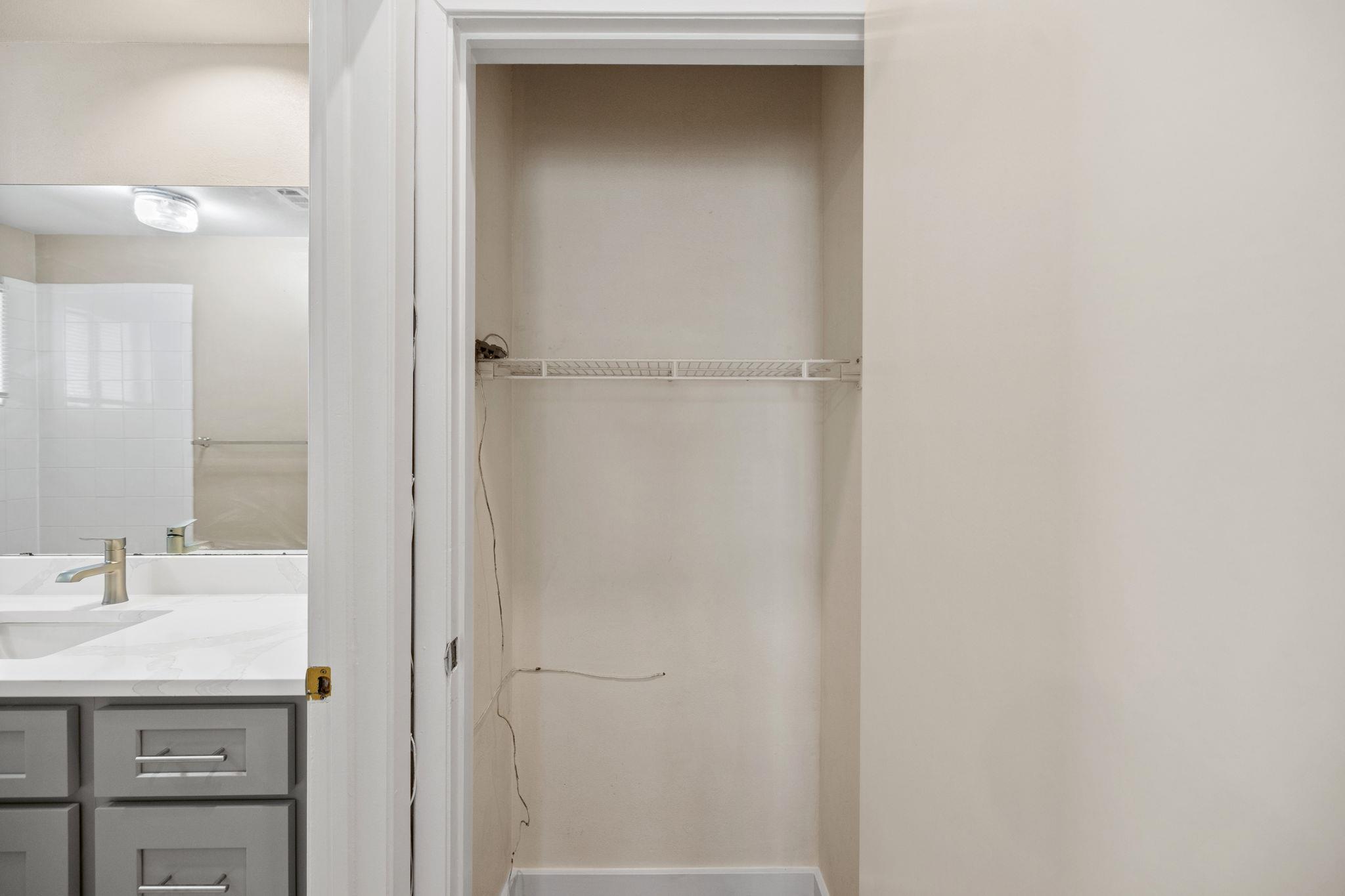 712 GRAHAM Pl # 302, Austin, TX 78705