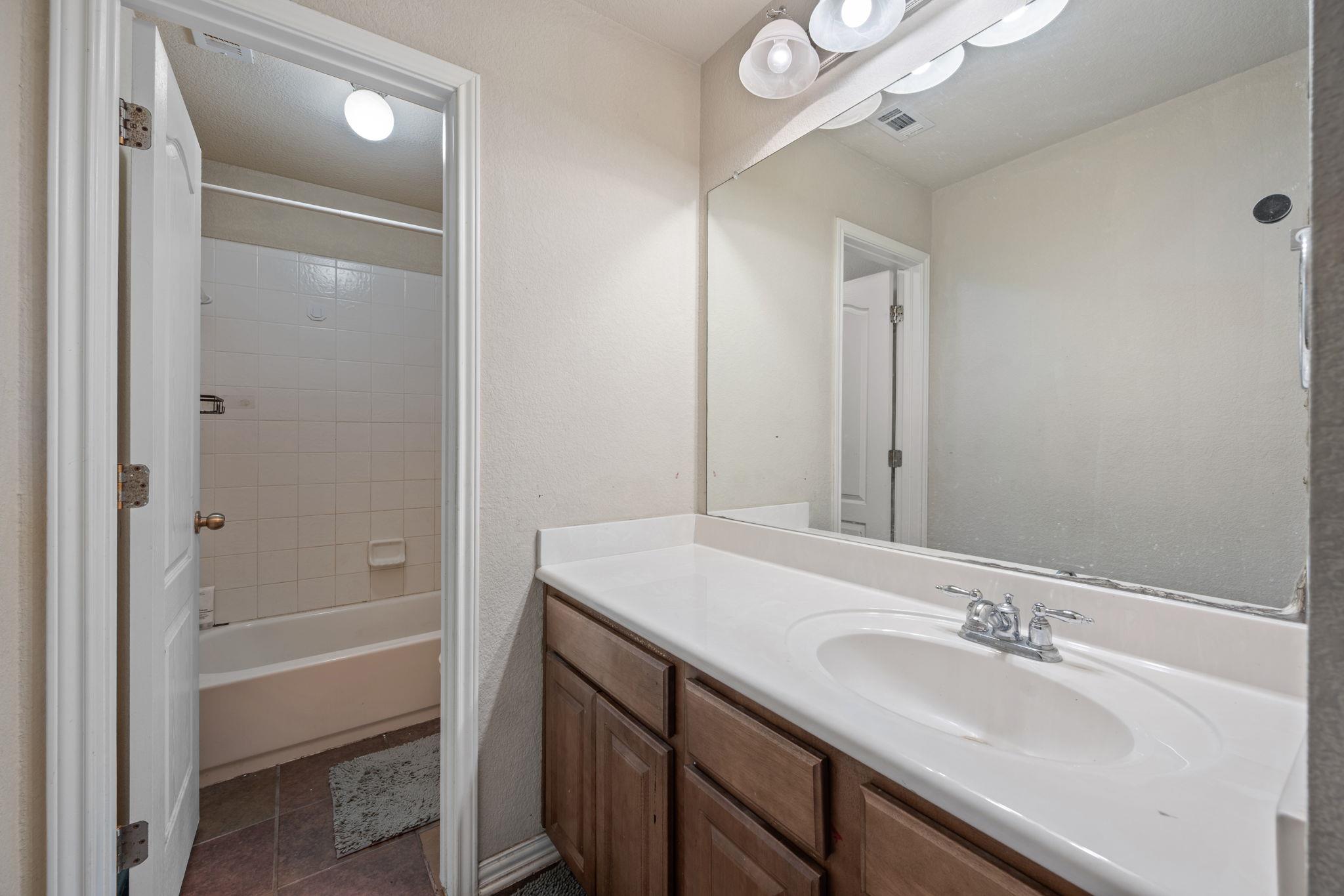 203 Holland St, Hutto, TX 78634