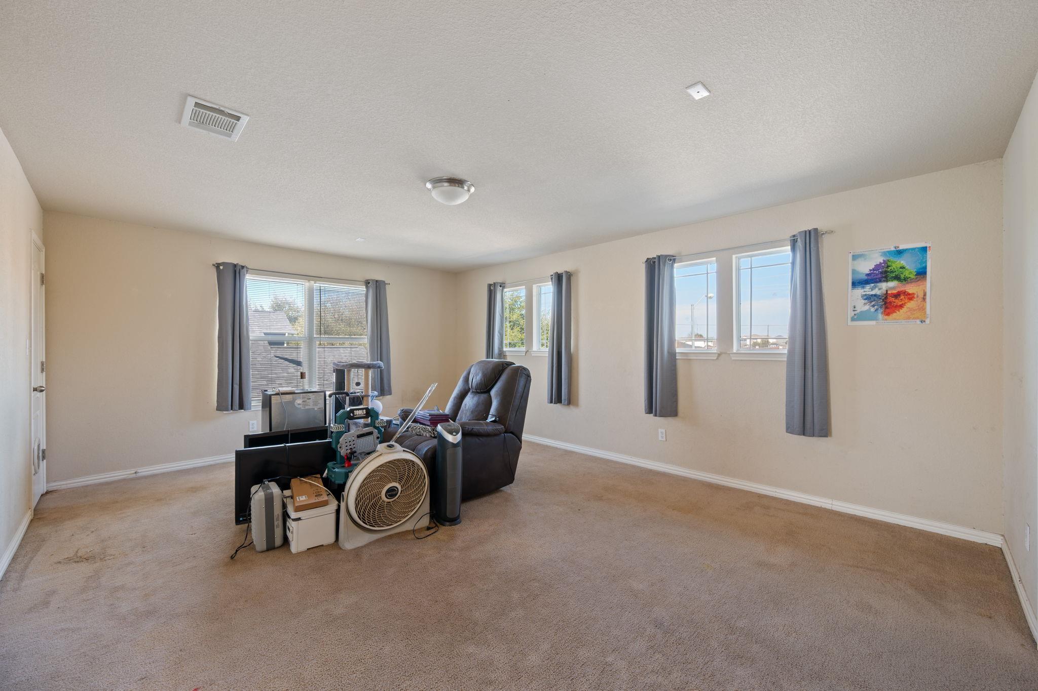 203 Holland St, Hutto, TX 78634