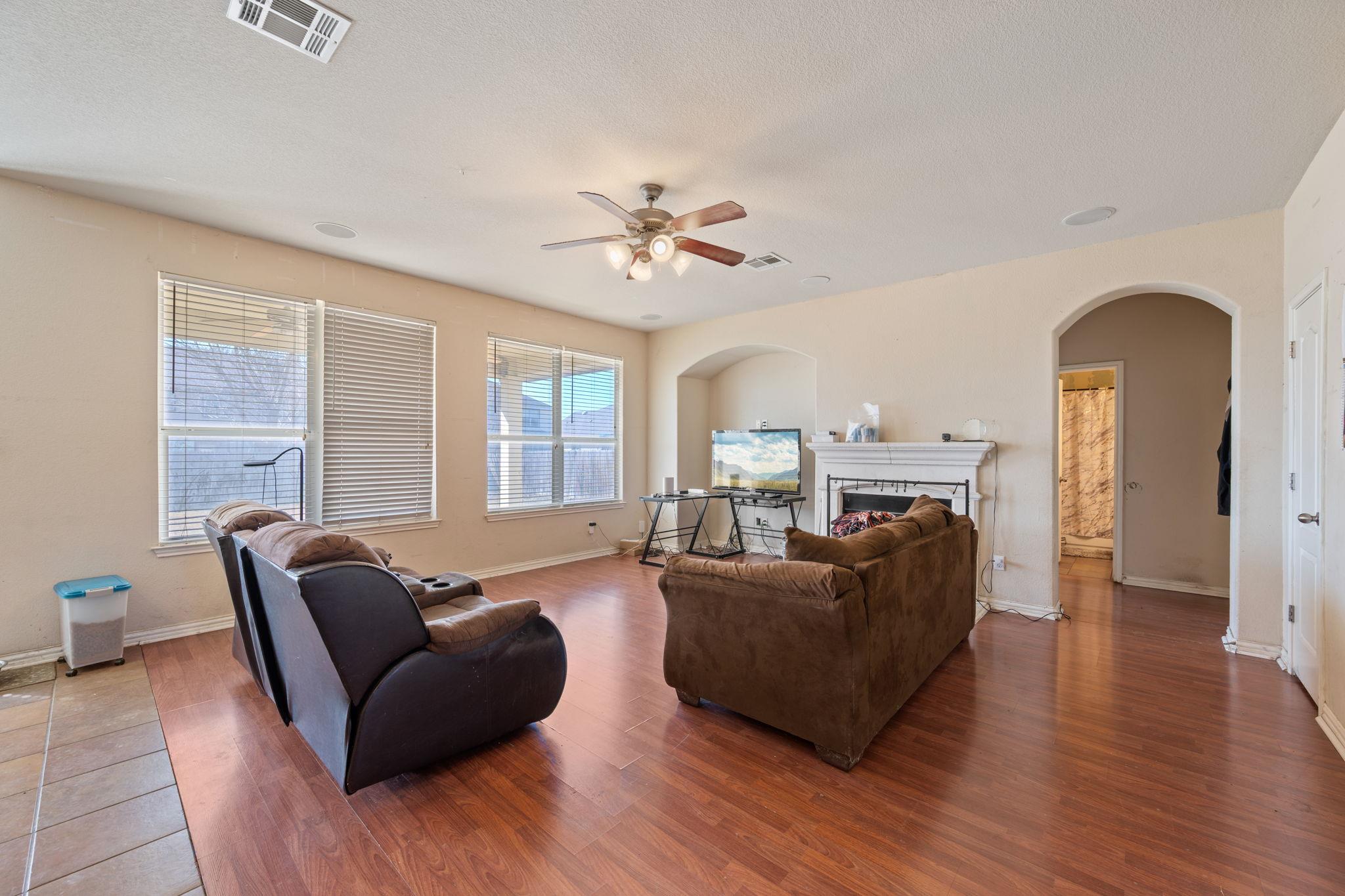 203 Holland St, Hutto, TX 78634