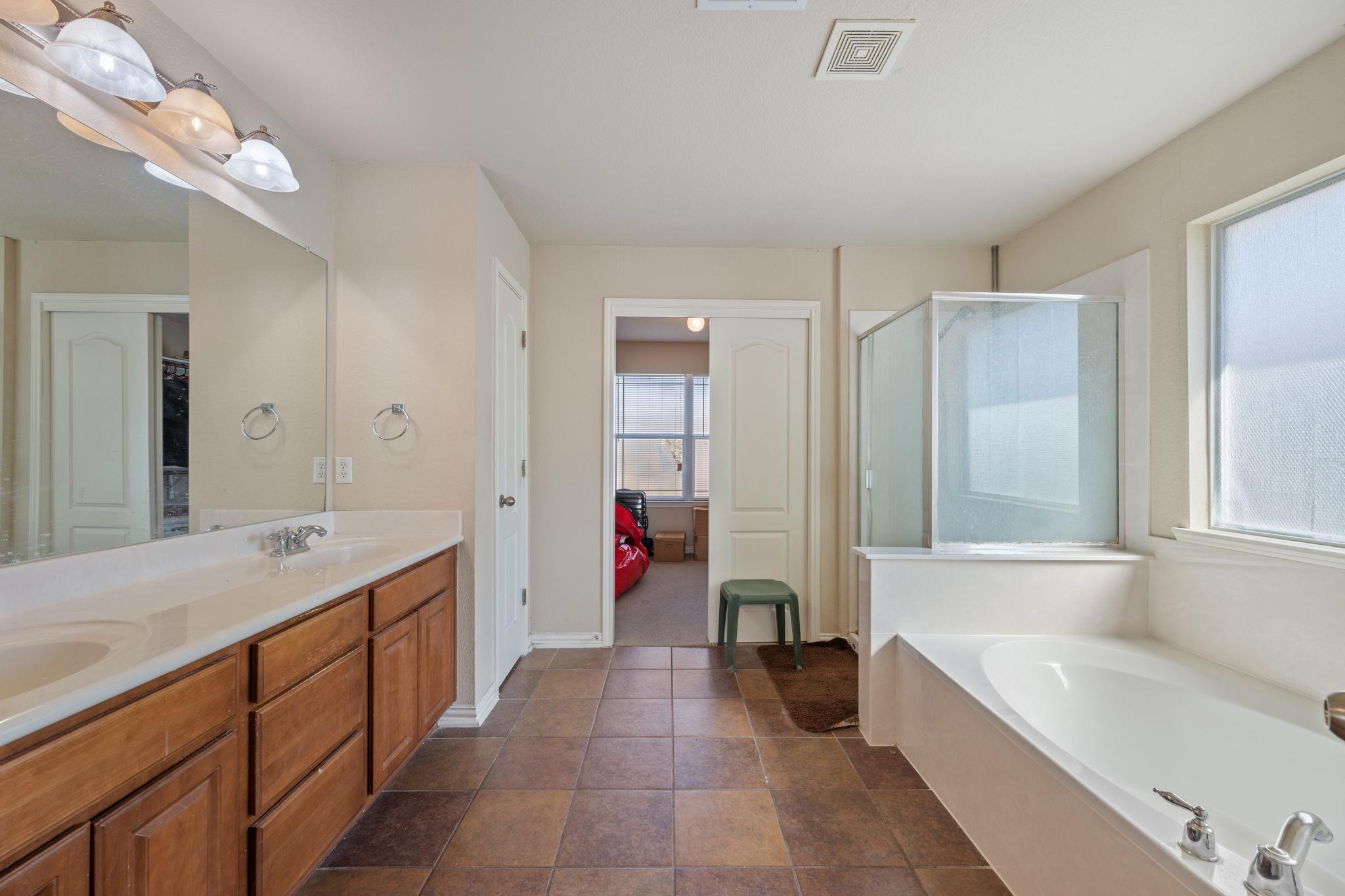 203 Holland St, Hutto, TX 78634