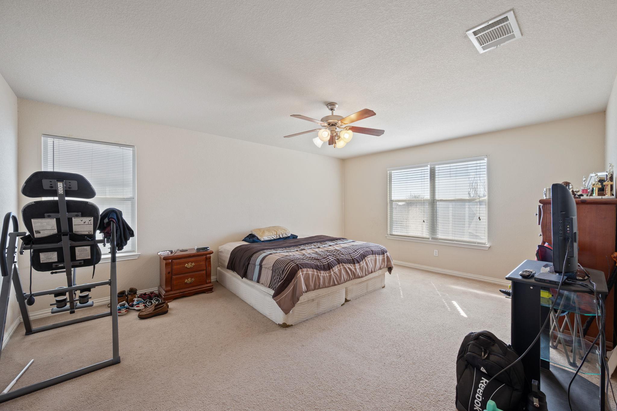 203 Holland St, Hutto, TX 78634