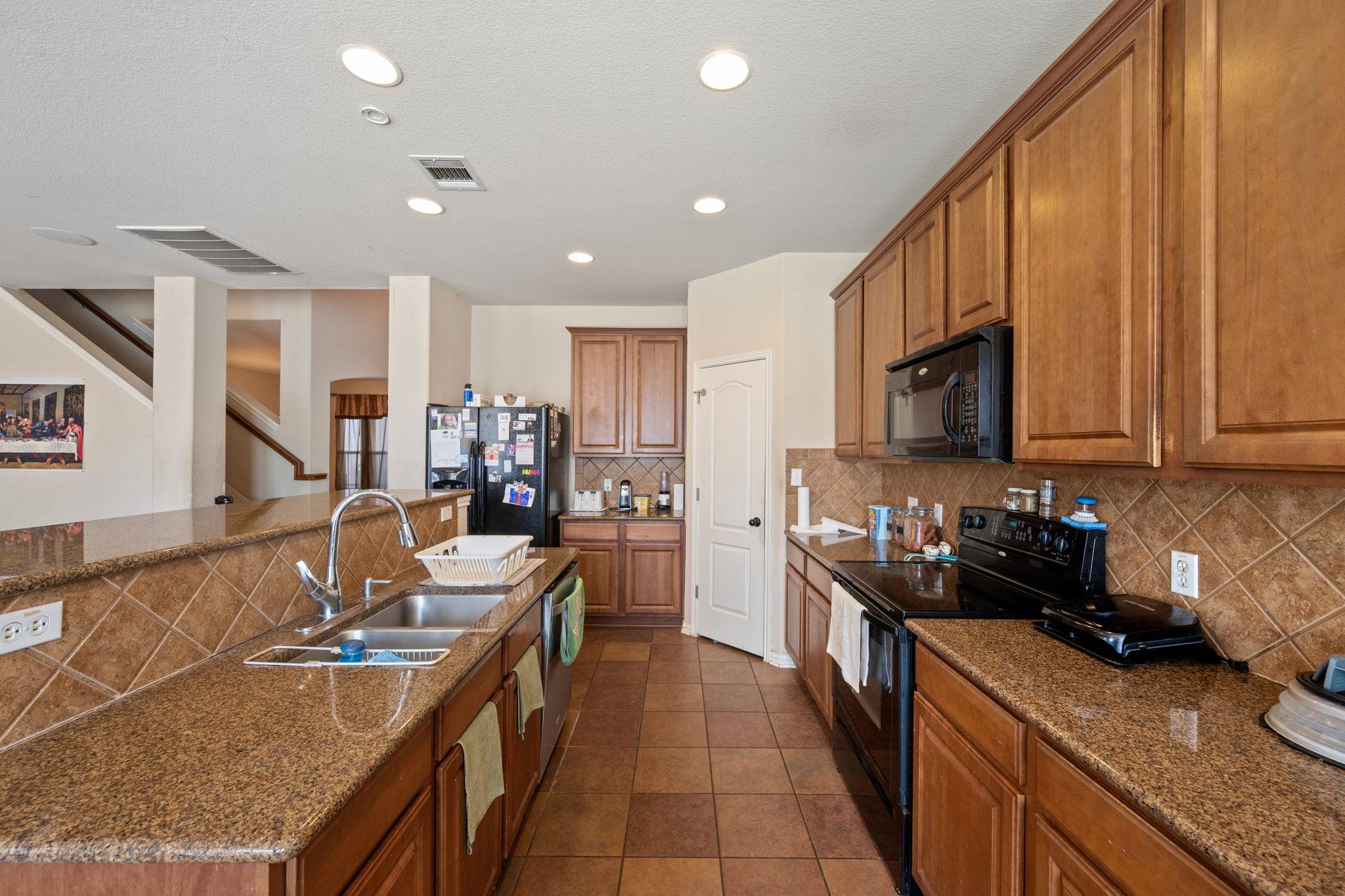 203 Holland St, Hutto, TX 78634