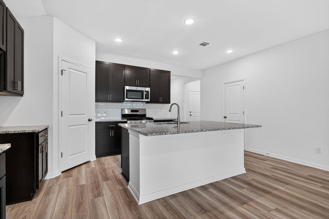 203 Makinaw Rd, Hutto, TX 78634