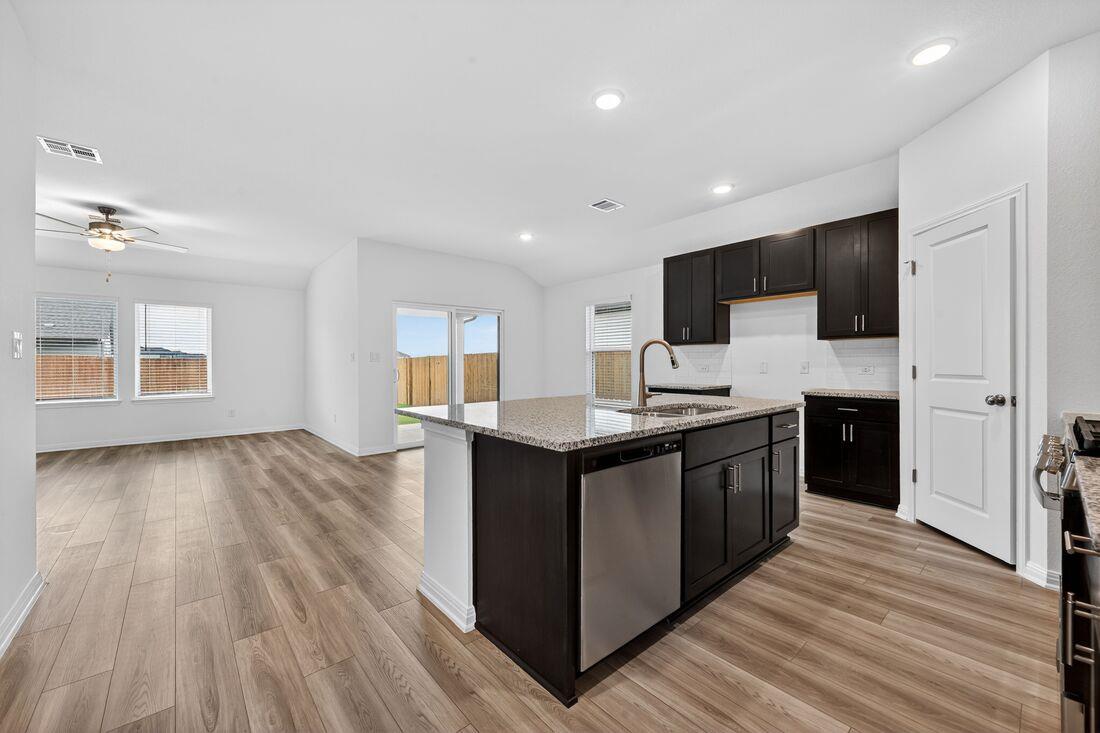 203 Makinaw Rd, Hutto, TX 78634