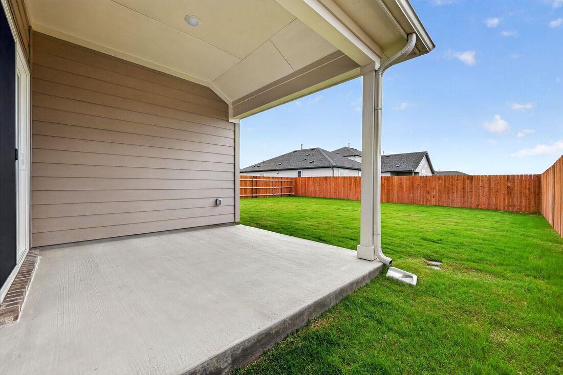 203 Makinaw Rd, Hutto, TX 78634