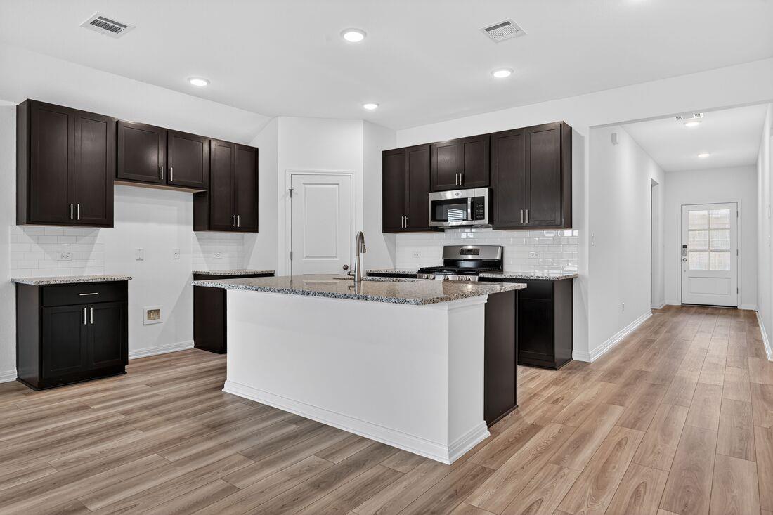 203 Makinaw Rd, Hutto, TX 78634