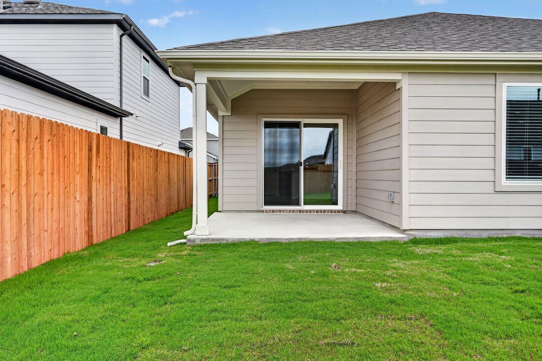 203 Makinaw Rd, Hutto, TX 78634