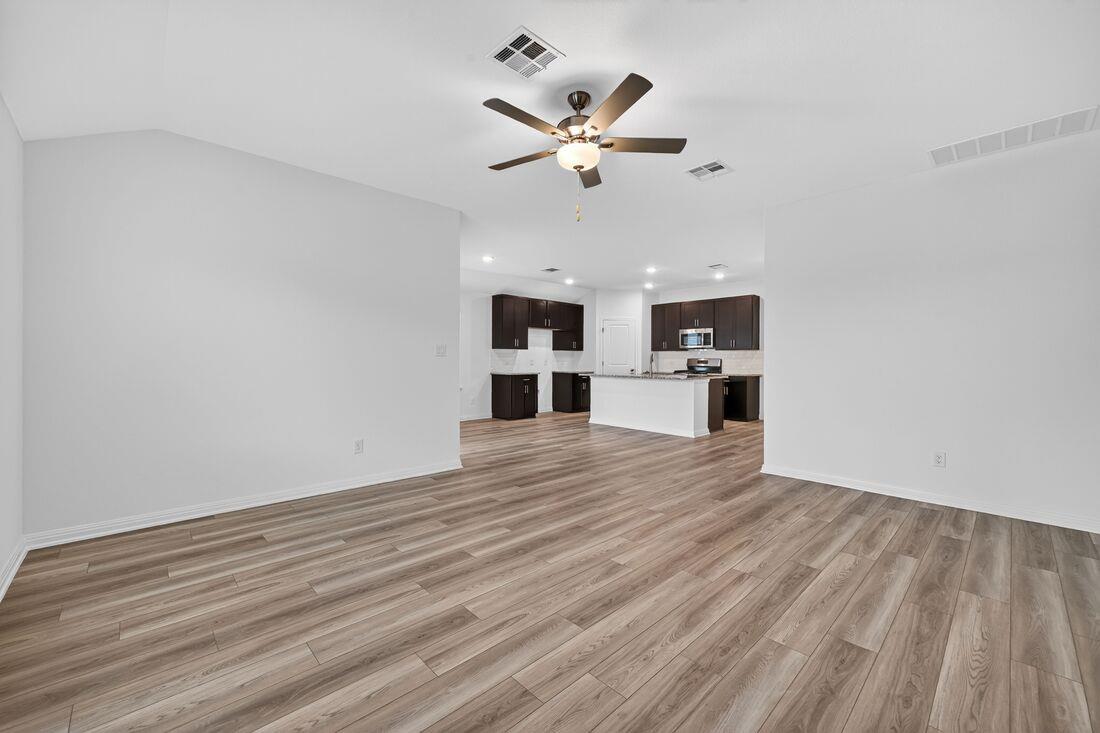 203 Makinaw Rd, Hutto, TX 78634