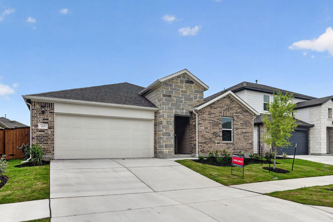 203 Makinaw Rd, Hutto, TX 78634