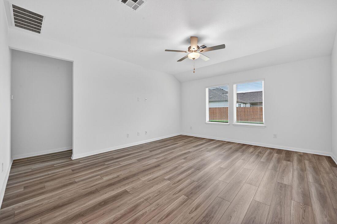 203 Makinaw Rd, Hutto, TX 78634