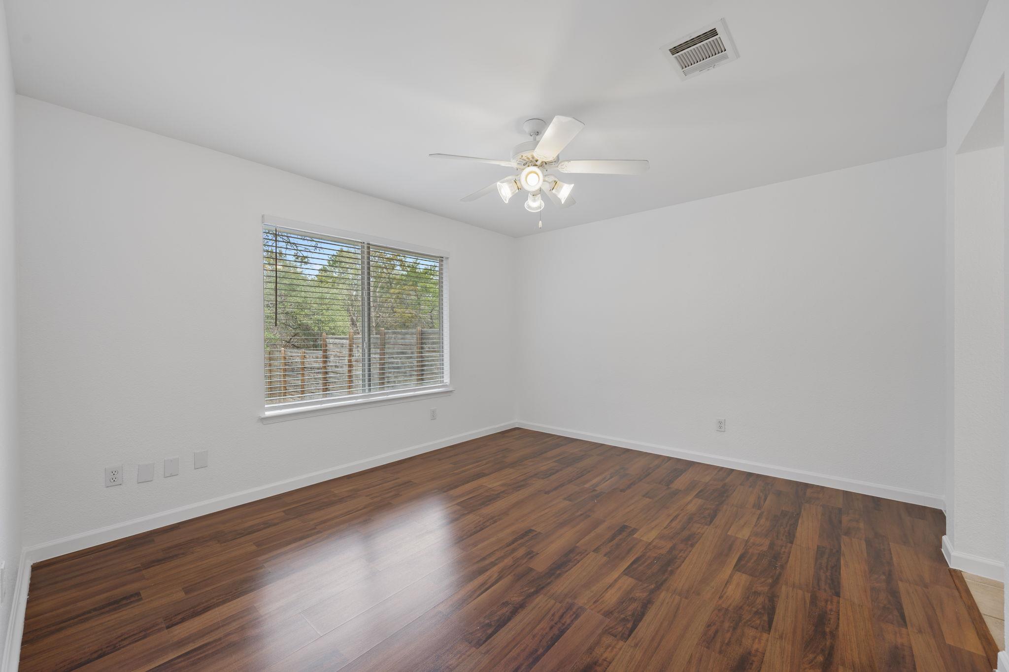 8112 Nairn Dr, Austin, TX 78749