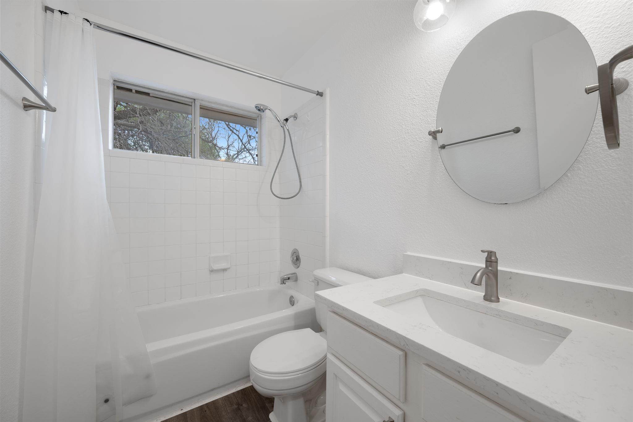 8112 Nairn Dr, Austin, TX 78749