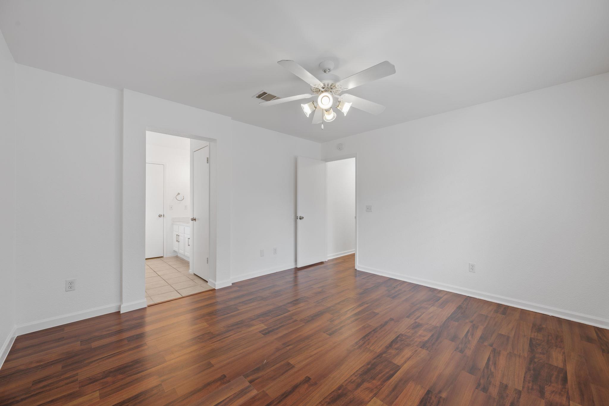 8112 Nairn Dr, Austin, TX 78749