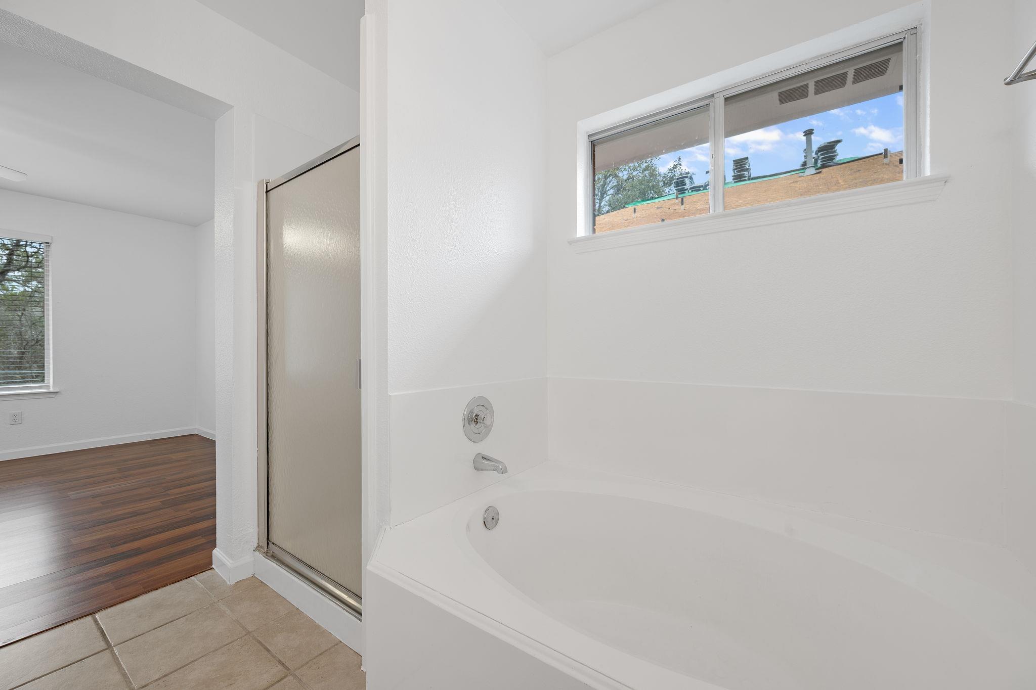 8112 Nairn Dr, Austin, TX 78749