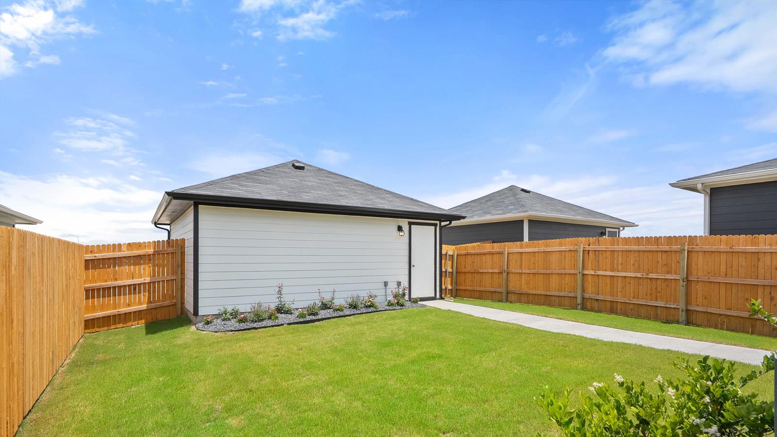 318 NIZAO Ln, Bastrop, TX 78602