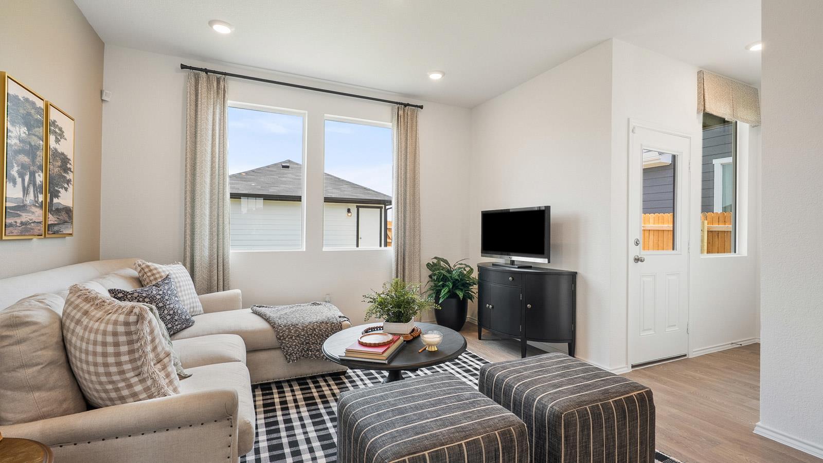 318 NIZAO Ln, Bastrop, TX 78602