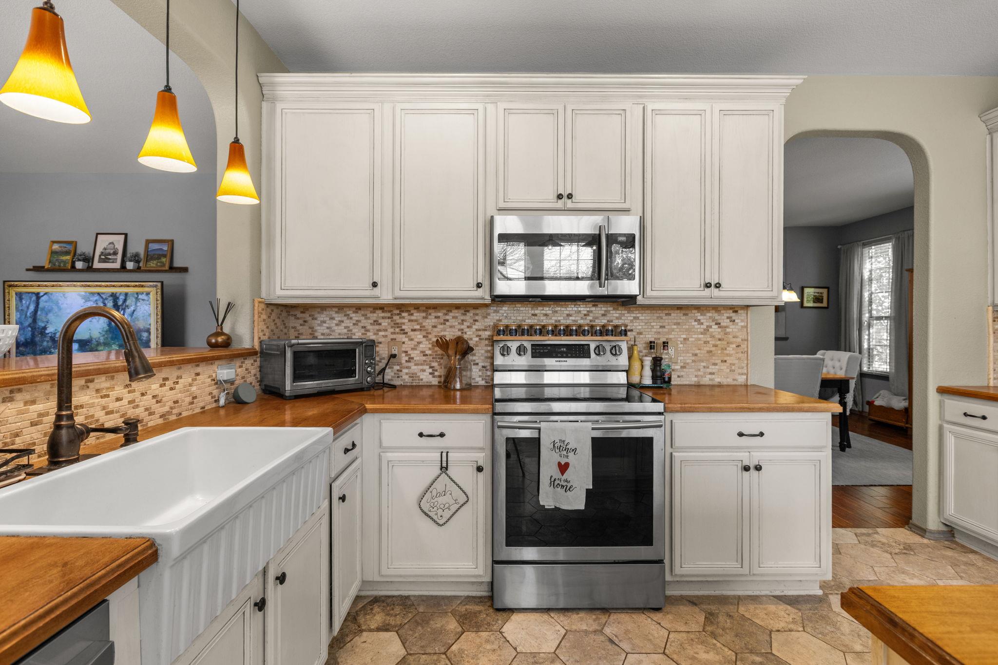 4405 Woodstock Dr, Georgetown, TX 78633