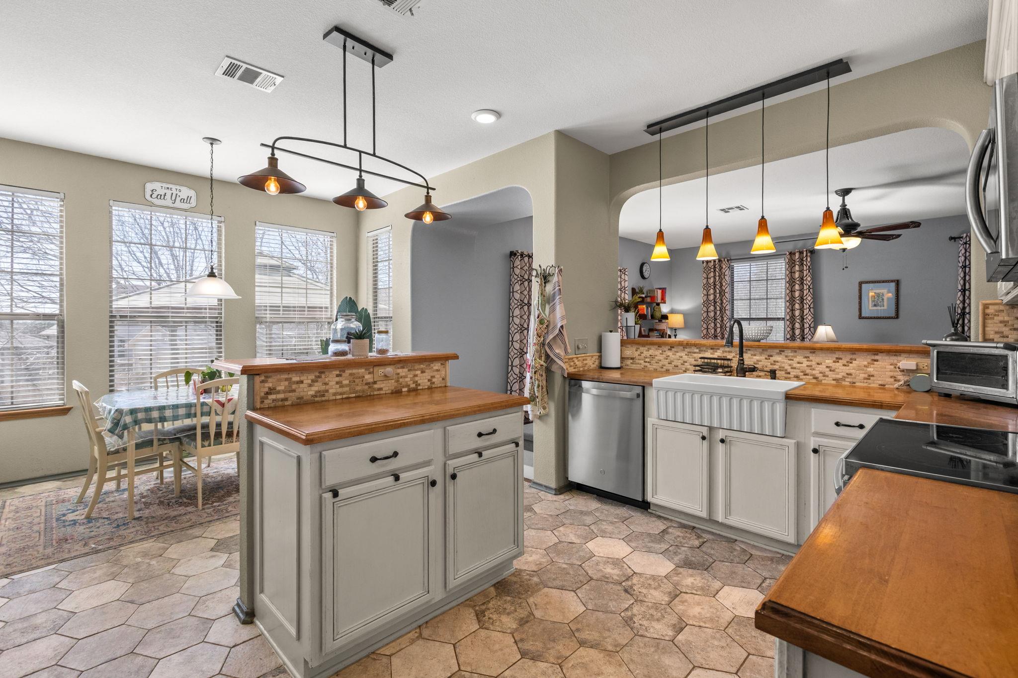 4405 Woodstock Dr, Georgetown, TX 78633