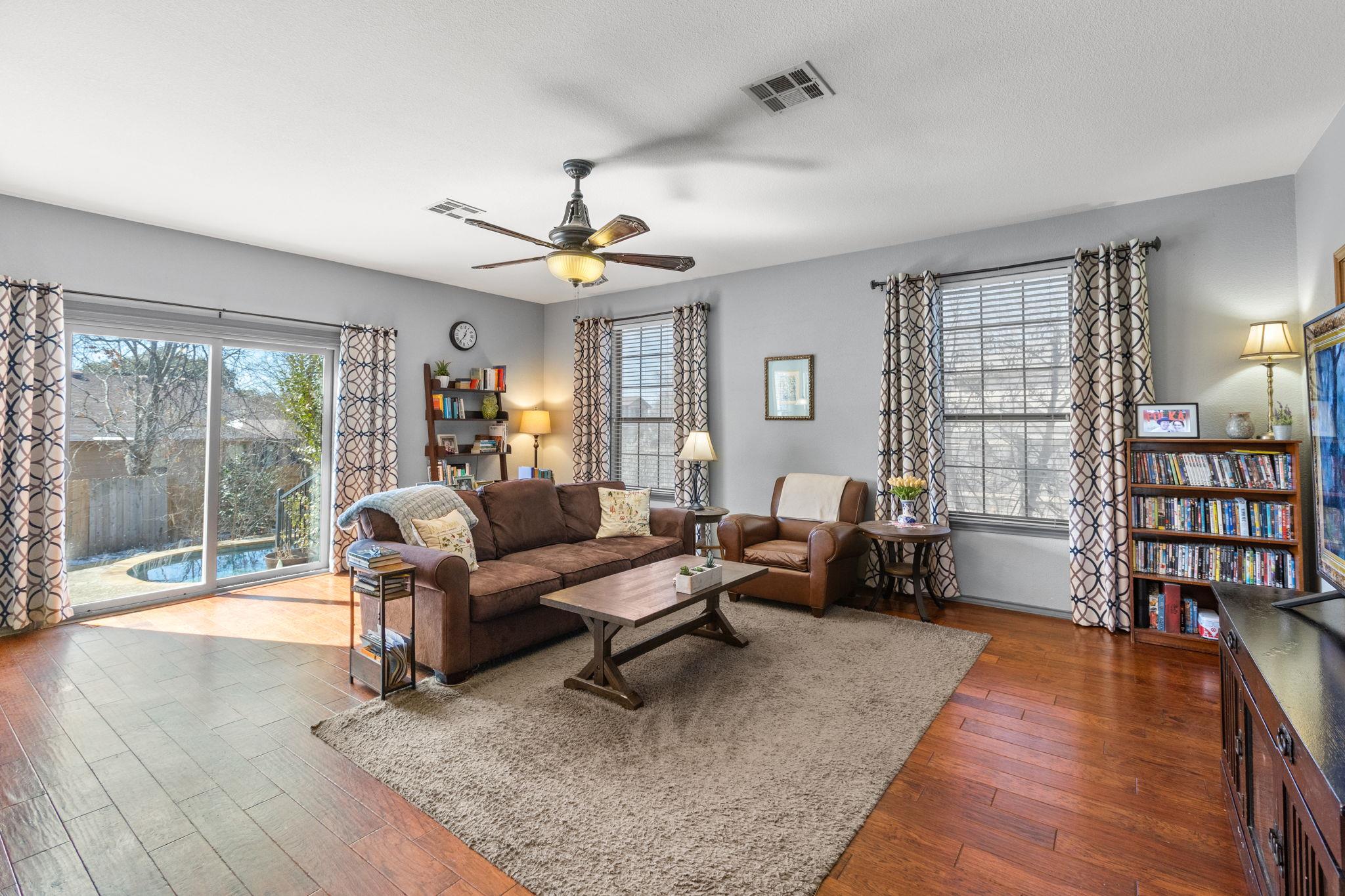 4405 Woodstock Dr, Georgetown, TX 78633