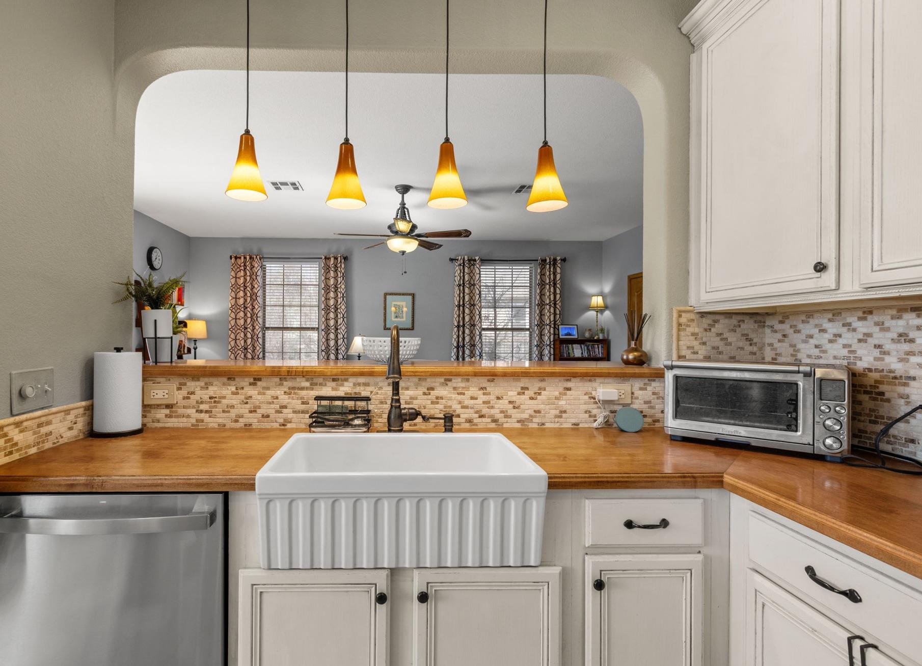 4405 Woodstock Dr, Georgetown, TX 78633