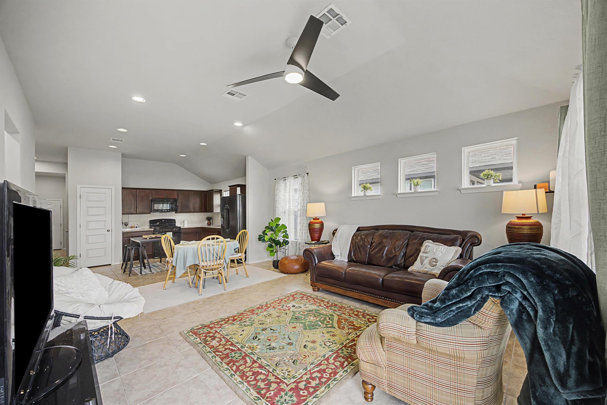 425 Spiny Lizard Ln, San Marcos, TX 78666