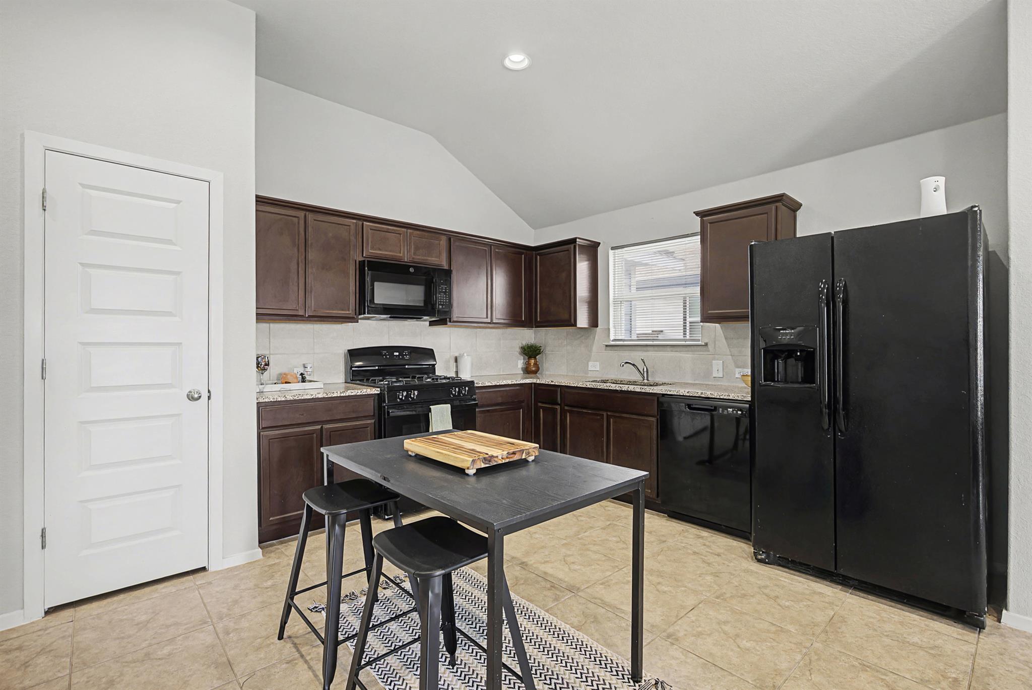 425 Spiny Lizard Ln, San Marcos, TX 78666