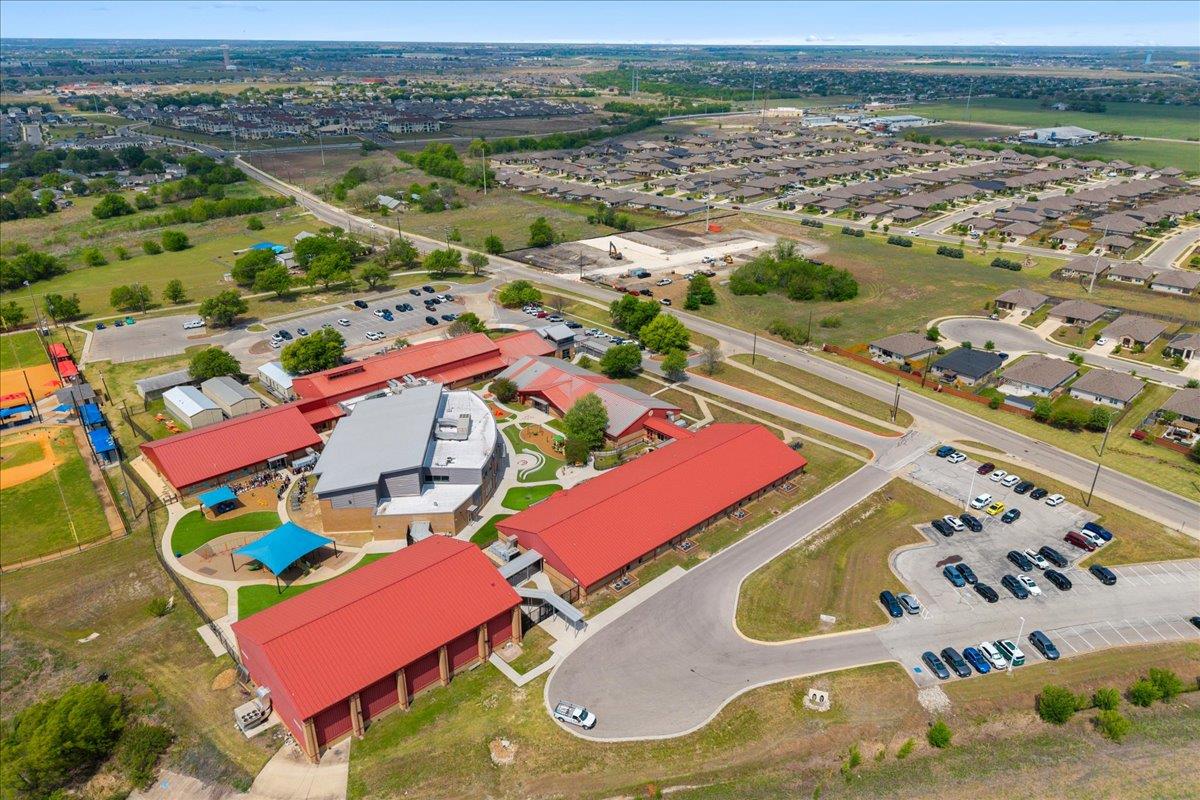 101 Mager Ln, Hutto, TX 78634