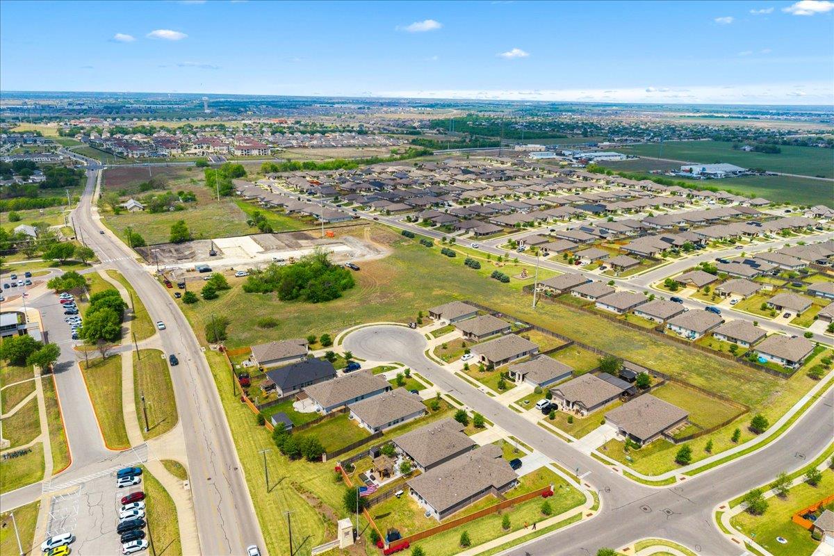 101 Mager Ln, Hutto, TX 78634