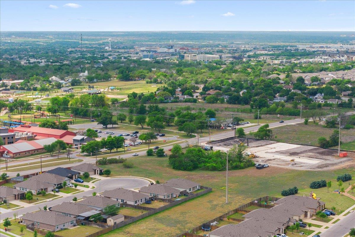 101 Mager Ln, Hutto, TX 78634