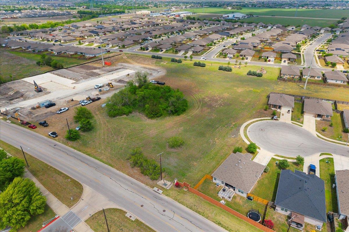 101 Mager Ln, Hutto, TX 78634