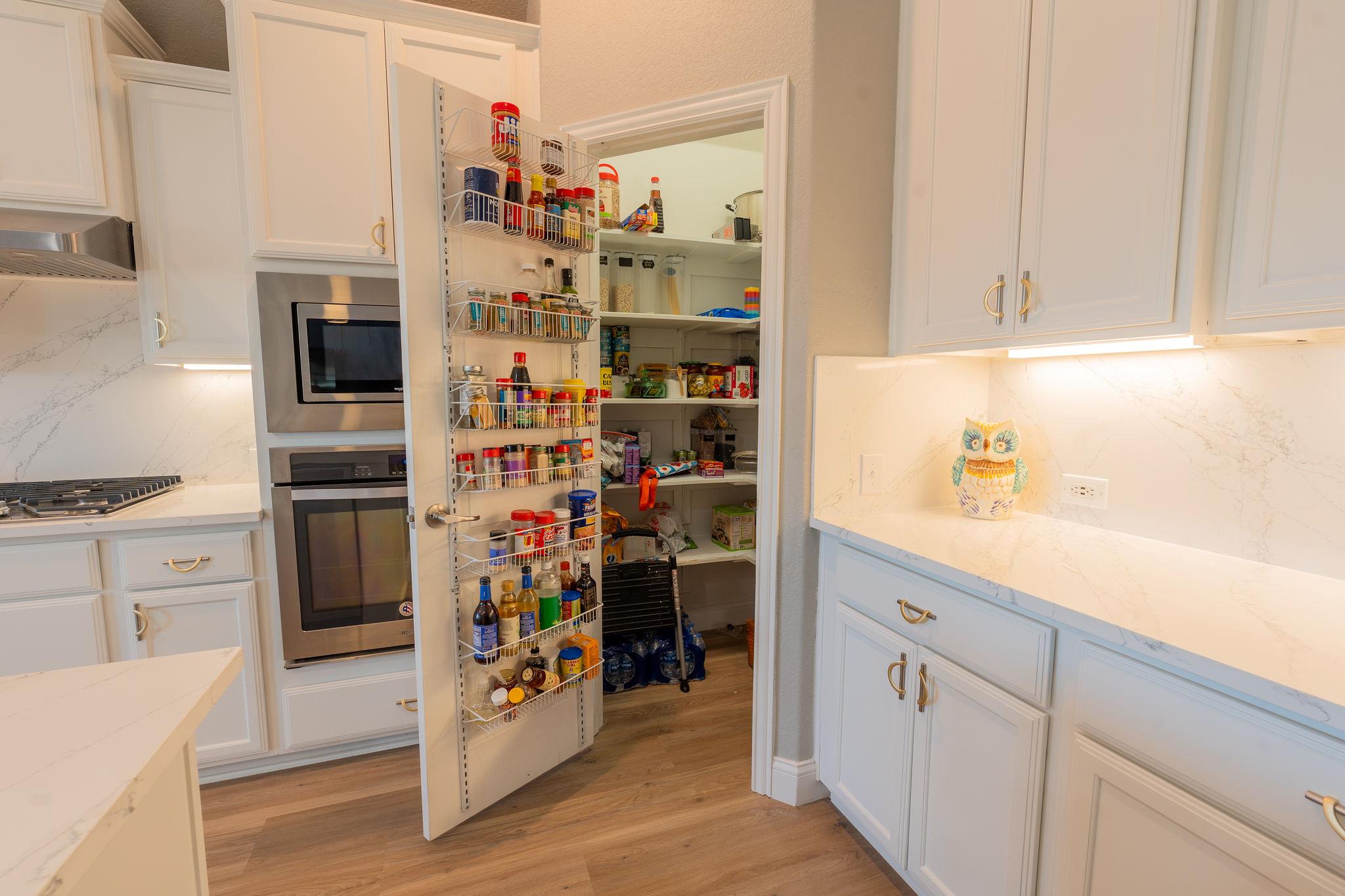 156 Pine Island Ln, Leander, TX 78641