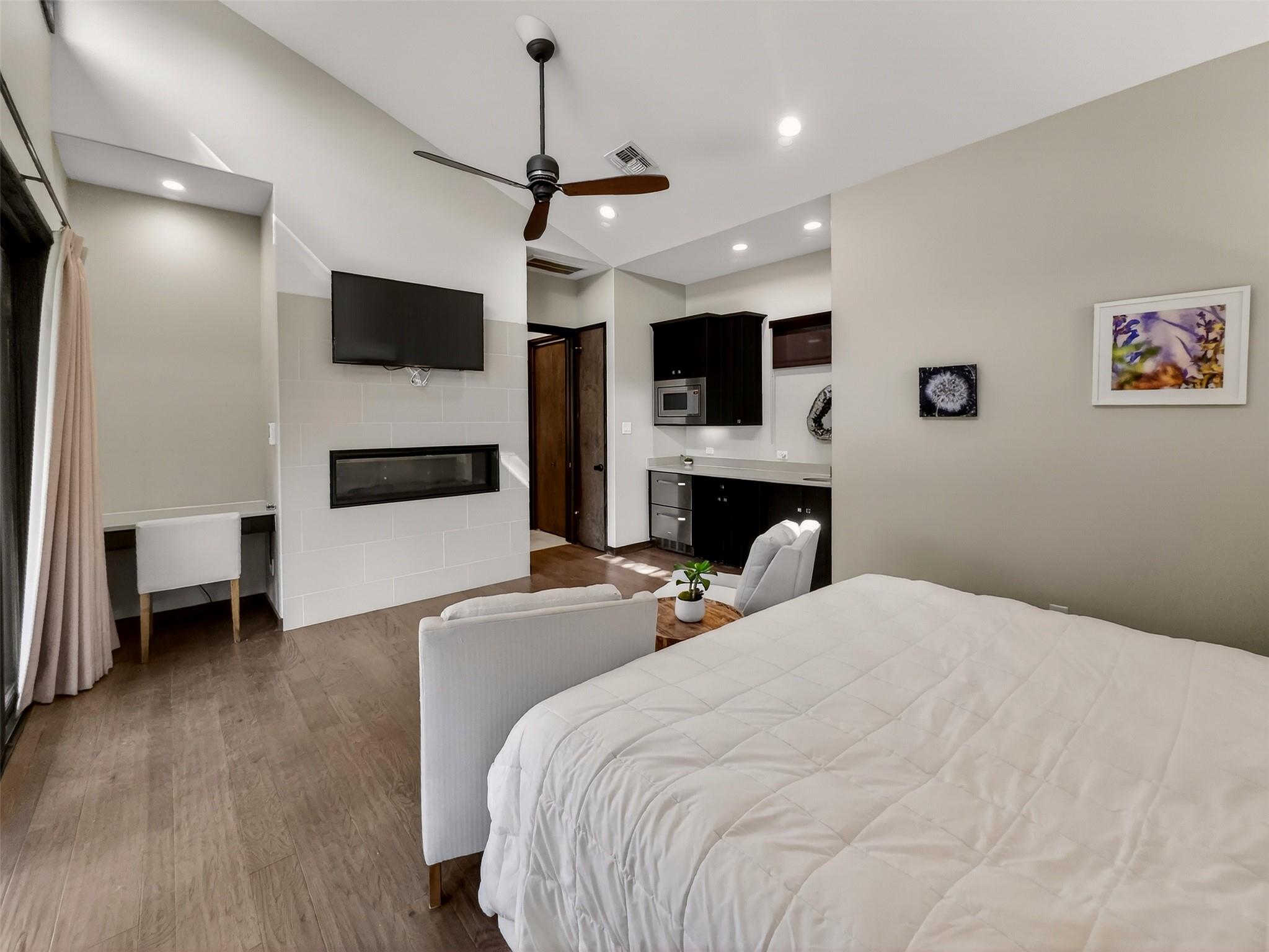 2113 Barbaro Way unit 17 Way # 17, Spicewood, TX 78669